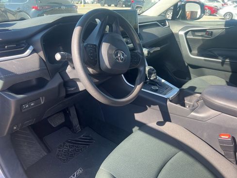 Used 2024 Toyota RAV4 LE image 9