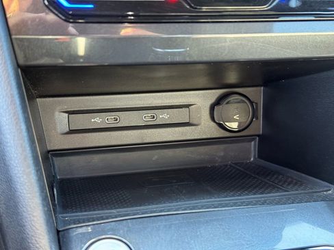 Used 2023 Volkswagen Tiguan SE R-Line image 31