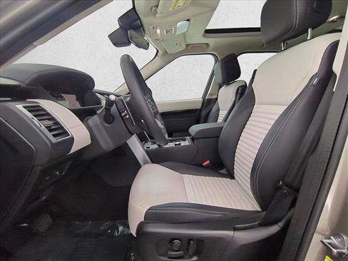 Certified 2025 Land Rover Discovery S AWD/4WD image 17