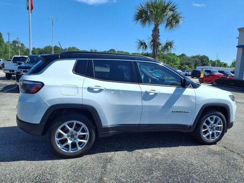 Used 2025 Jeep Compass Limited AWD/4WD image 21