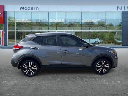 Certified 2020 Nissan Kicks SV image 4