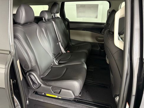 New 2026 Kia Carnival image 42