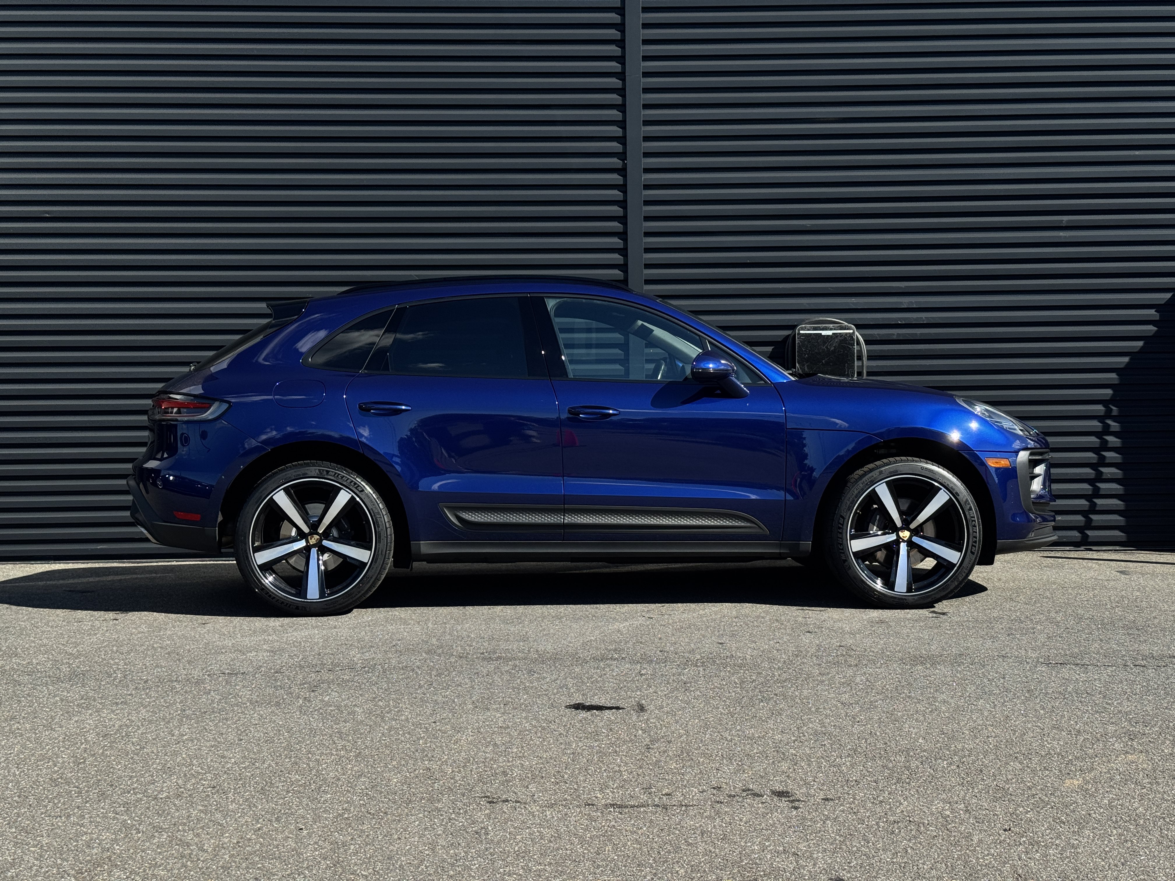 Certified 2023 Porsche Macan AWD/4WD image 10