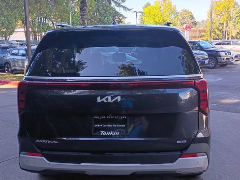 Certified 2025 Kia Carnival EX FWD image 5