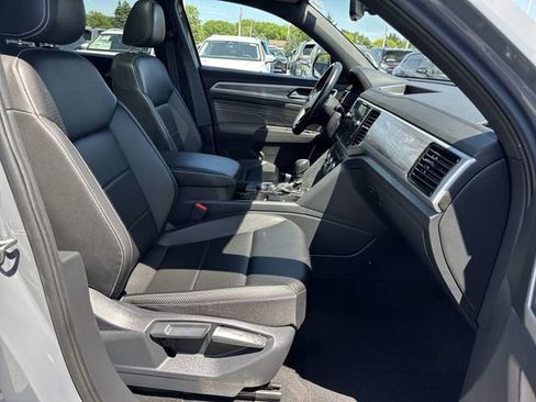 Certified 2023 Volkswagen Atlas Cross Sport SE w/ Panoramic Sunroof Package AWD/4WD image 28