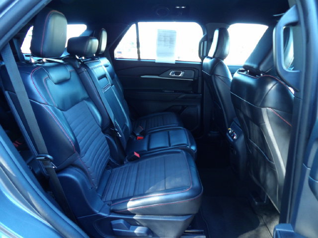 Used 2025 Ford Explorer ST-Line w/ ST-Line Street Pack AWD/4WD image 15