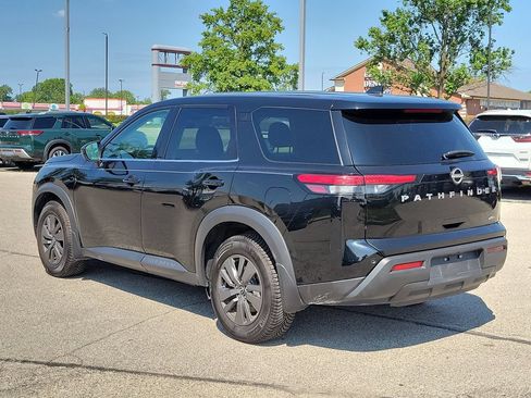 Used 2024 Nissan Pathfinder S AWD/4WD image 2