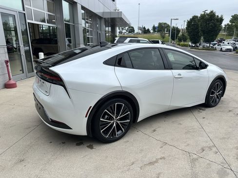 Used 2026 Toyota Prius XLE FWD image 6