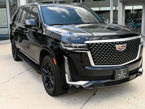Used 2021 Cadillac Escalade ESV Premium Luxury AWD/4WD image 3