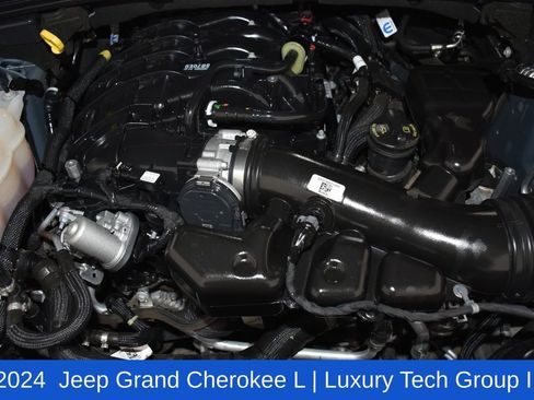 Used 2024 Jeep Grand Cherokee L Limited w/ Luxury Tech Group II image 7