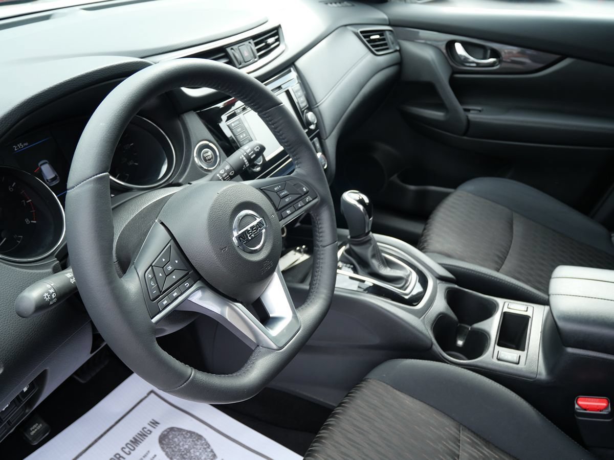 Used 2018 Nissan Rogue SV w/ Premium Package AWD/4WD image 12