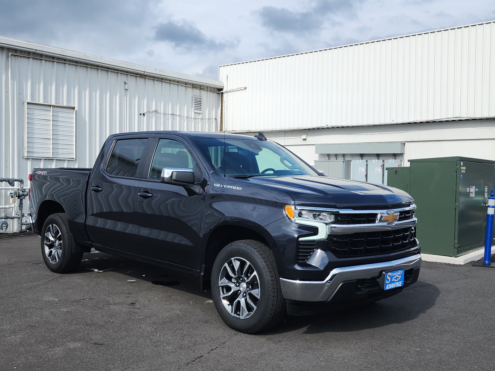 Used 2024 Chevrolet Silverado 1500 LT AWD/4WD image 7