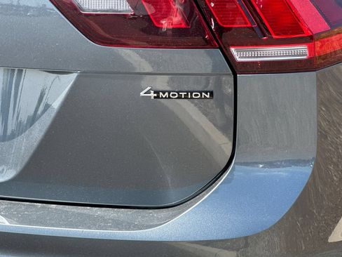 Used 2022 Volkswagen Tiguan SE AWD/4WD image 32
