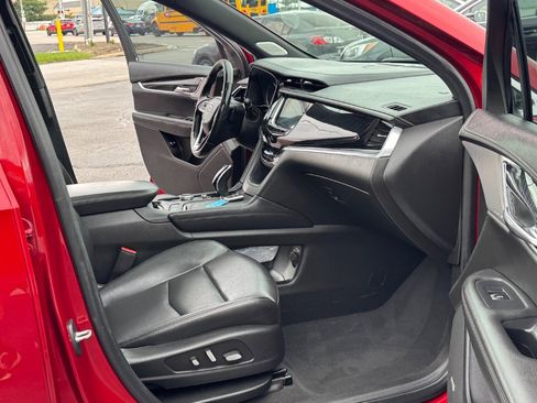 Used 2021 Cadillac XT6 Premium Luxury FWD image 18