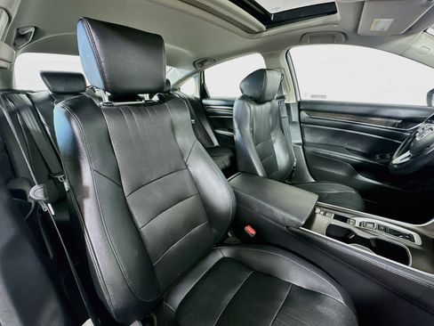 Used 2019 Honda Accord Touring image 27