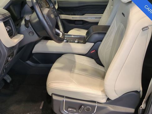 Used 2023 Ford Expedition Platinum image 17
