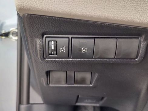 Used 2025 Toyota Corolla Cross L FWD image 23