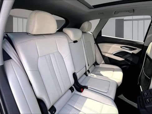 Used 2025 Audi Q5 Premium w/ Convenience Package AWD/4WD image 25