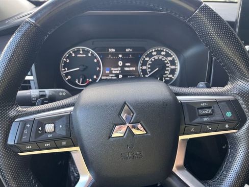 Used 2022 Mitsubishi Outlander SE image 15