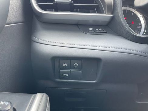 Used 2023 Toyota Highlander LE FWD image 24