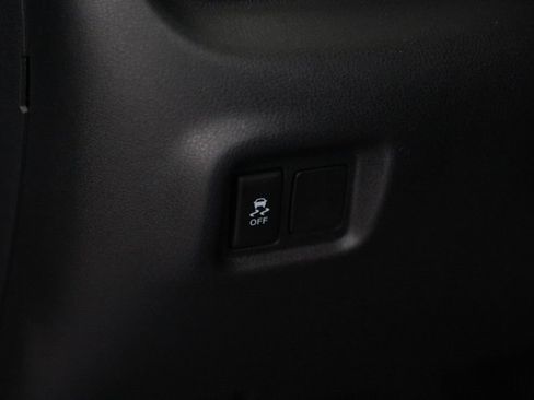 Used 2013 Nissan Versa SV w/ Convenience Pkg FWD image 34