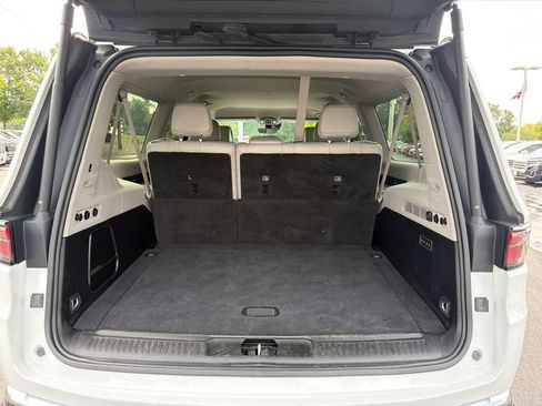 Used 2024 Jeep Wagoneer L Series II w/ Flexible Seating Group AWD/4WD image 9