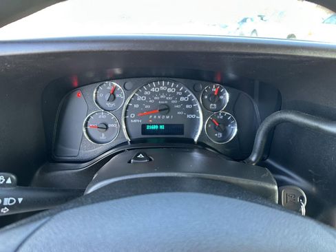 Used 2023 GMC Savana 2500 image 31