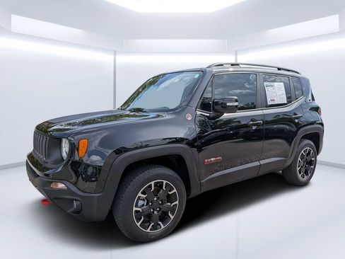 Used 2023 Jeep Renegade Trailhawk w/ Sun/Sound Group AWD/4WD image 7