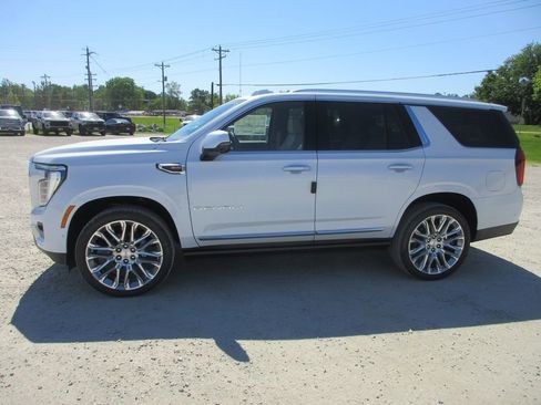 New 2026 GMC Yukon Denali w/ Denali Reserve Package AWD/4WD image 7