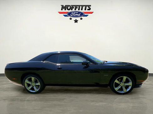 Used 2017 Dodge Challenger R/T RWD image 6