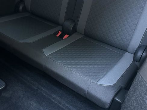 Used 2018 Volkswagen Tiguan S image 16