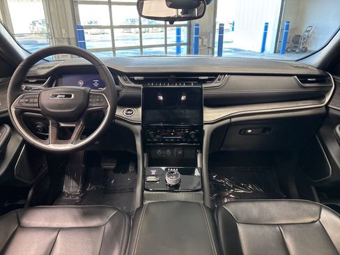 Used 2024 Jeep Grand Cherokee Limited w/ Black Appearance Package image 34