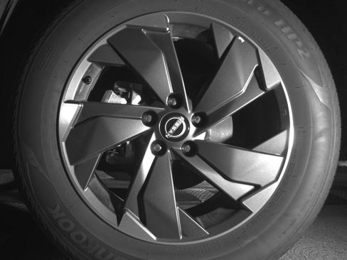 Used 2025 Nissan Rogue SV AWD/4WD image 12