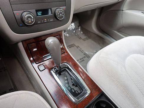 Used 2009 Buick Lucerne CX FWD image 38