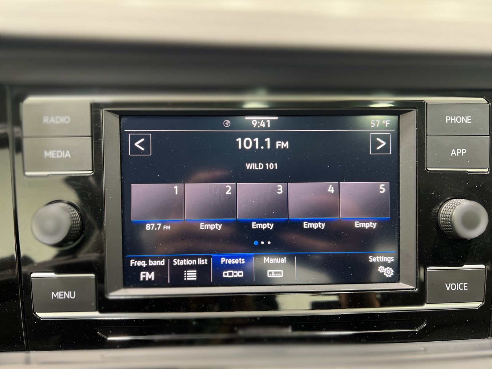 Used 2024 Volkswagen Jetta SE FWD image 16