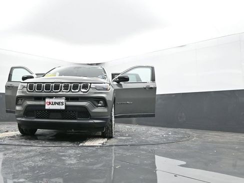 Used 2024 Jeep Compass Latitude image 66