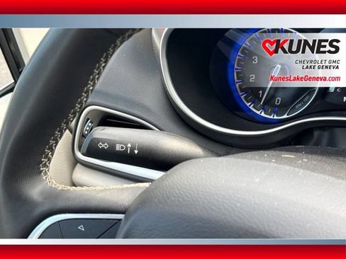 Used 2024 Chrysler Pacifica Touring-L FWD image 33