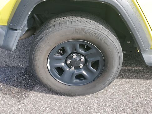 Used 2023 Jeep Wrangler Sport image 40