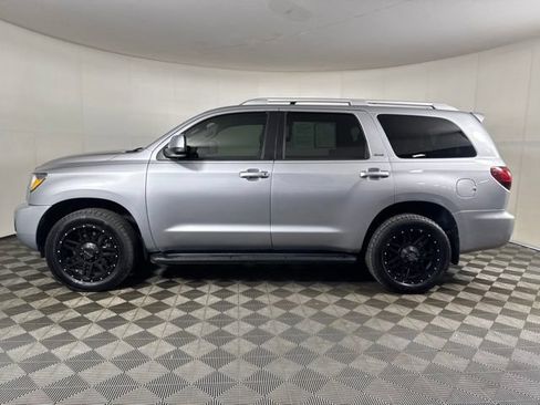 Used 2019 Toyota Sequoia SR5 AWD/4WD image 7