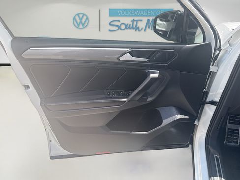 Used 2023 Volkswagen Tiguan SE R-Line FWD image 19