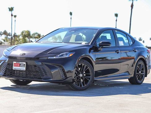 New 2026 Toyota Camry SE image 1