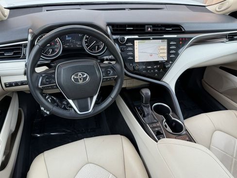 Used 2018 Toyota Camry XLE image 27