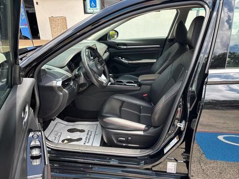 Used 2024 Nissan Altima 2.5 SR FWD image 11