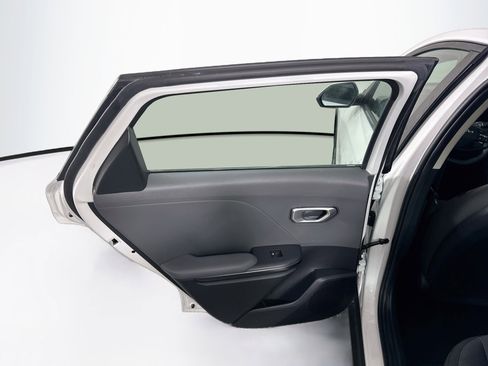 Used 2025 Kia K4 FWD image 26