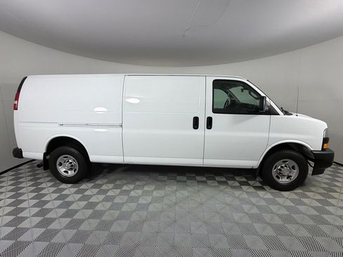 Used 2020 Chevrolet Express 3500 Extended w/ Driver Convenience Package image 4