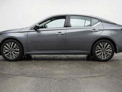 Used 2025 Nissan Altima 2.5 SV image 5