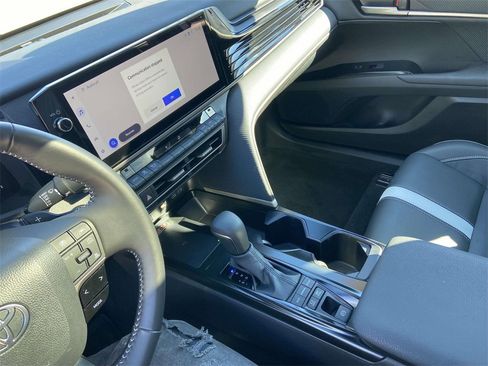 Used 2025 Toyota Camry SE image 24