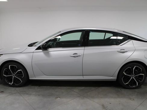 Used 2024 Nissan Altima 2.5 SR FWD image 6