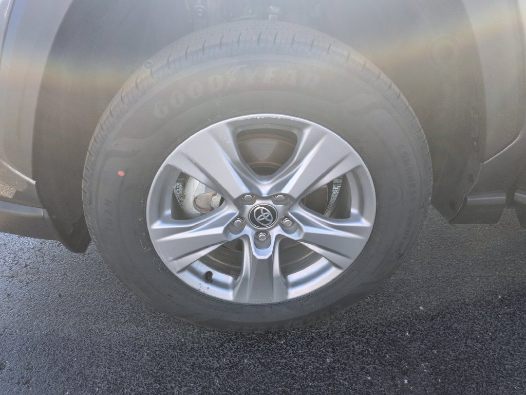 Certified 2025 Toyota RAV4 LE AWD/4WD image 27