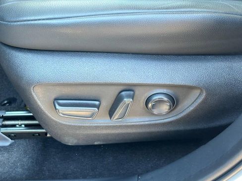 Used 2023 Toyota Highlander XLE image 32